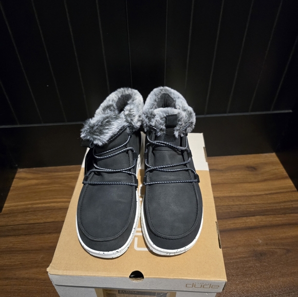 Hey Dude Black Winter Boots with Faux Fur - Picture 2 of 2
